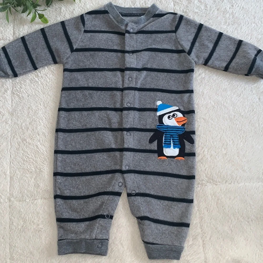 Carter’s 6M Gray & Black Penguin Fleece Romper EUC Sleeper